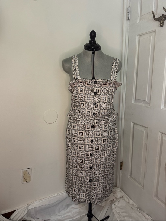 Ann Taylor Dresses & Skirts - Ann Taylor Square-Neck Printed Midi Dress in Cream and Black